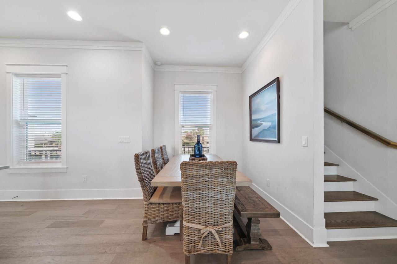 Holiday home Majestic 3-story Near Beach, Free Wi-fi, Community Pool And Bbq Access Destin
