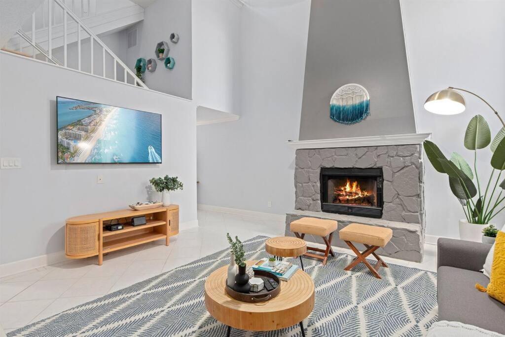 Holiday home 3bd/3ba+gameroom. Pool. Walk 2 *