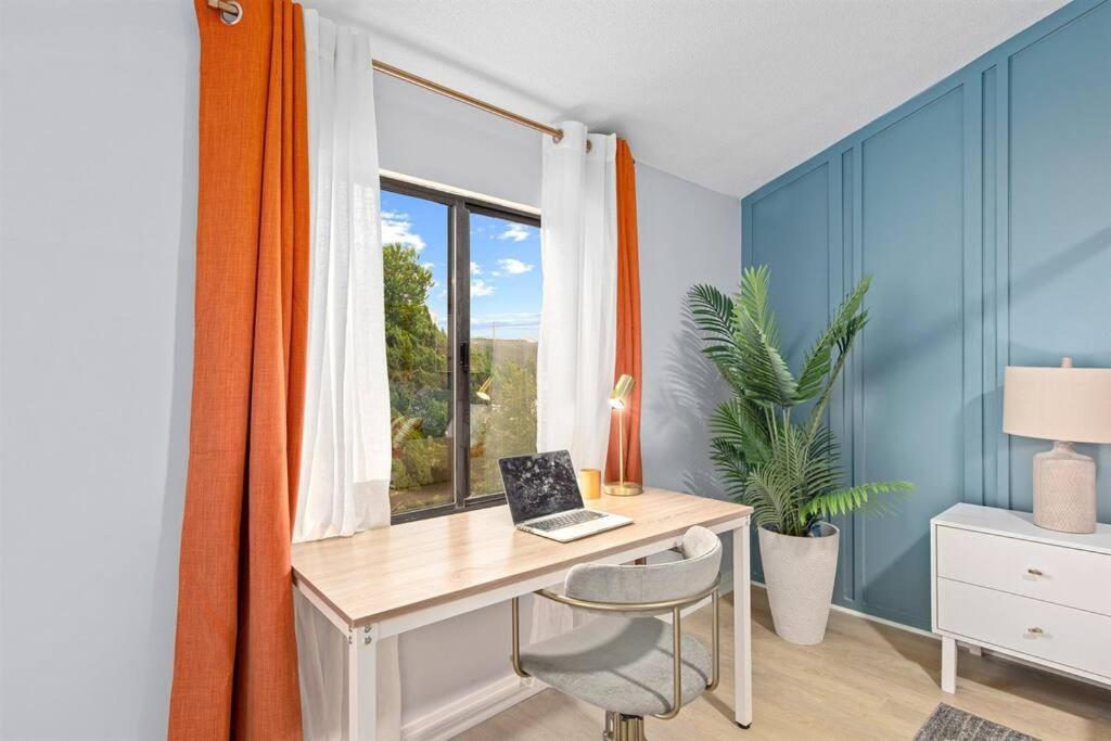 Holiday home 3bd/3ba+gameroom. Pool. Walk 2