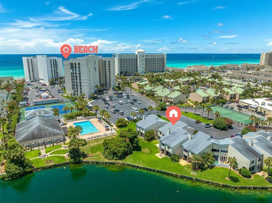 3bd/3ba+gameroom. Pool. Walk 2
