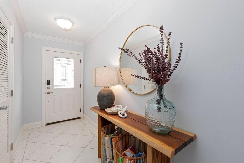 Holiday home 3bd/3ba+gameroom. Pool. Walk 2