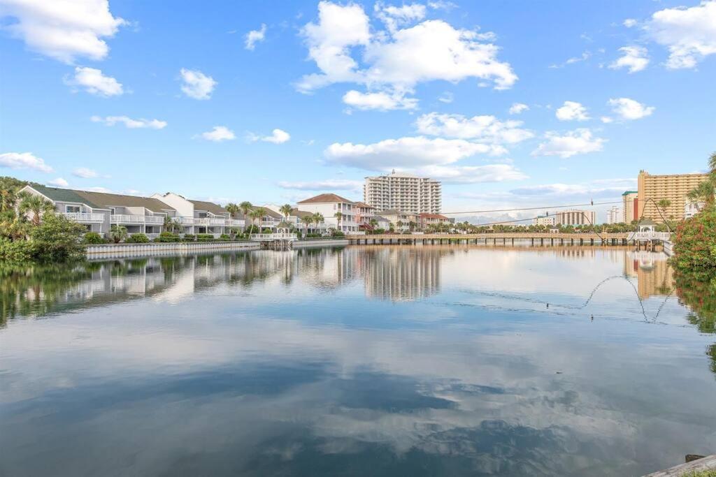 3bd/3ba+gameroom. Pool. Walk 2 Holiday home *