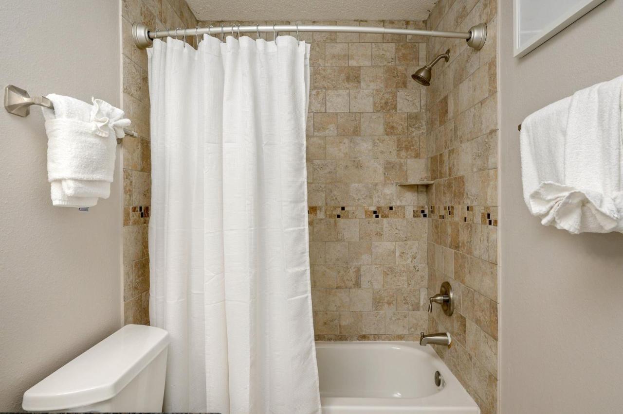 200 Yds To Private Gated Access- 3br-2ba- Quiet Location In The Heart Of Destin! *