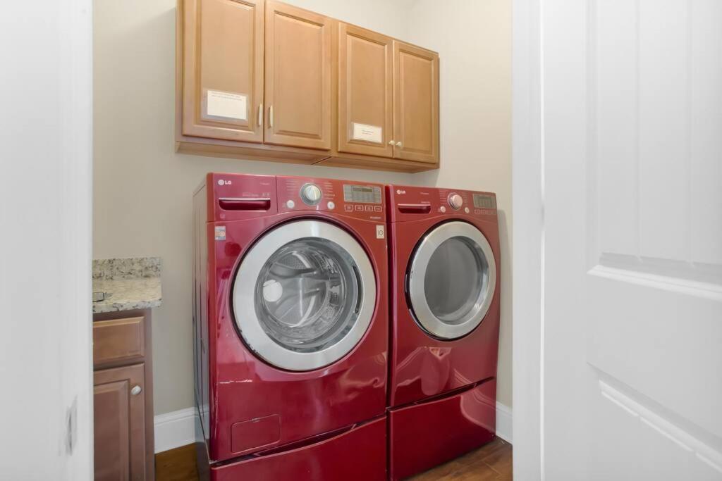 Large 4 Bedroom With Bunk And 2 Golf Carts! *