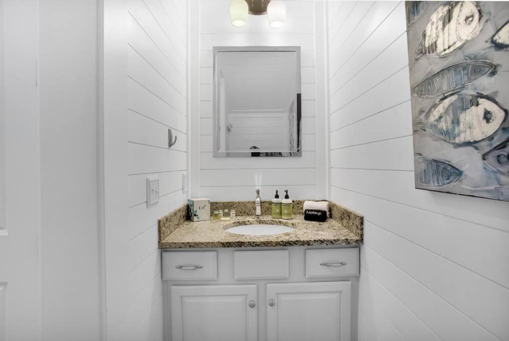Large 4 Bedroom With Bunk And 2 Golf Carts! Holiday home Destin