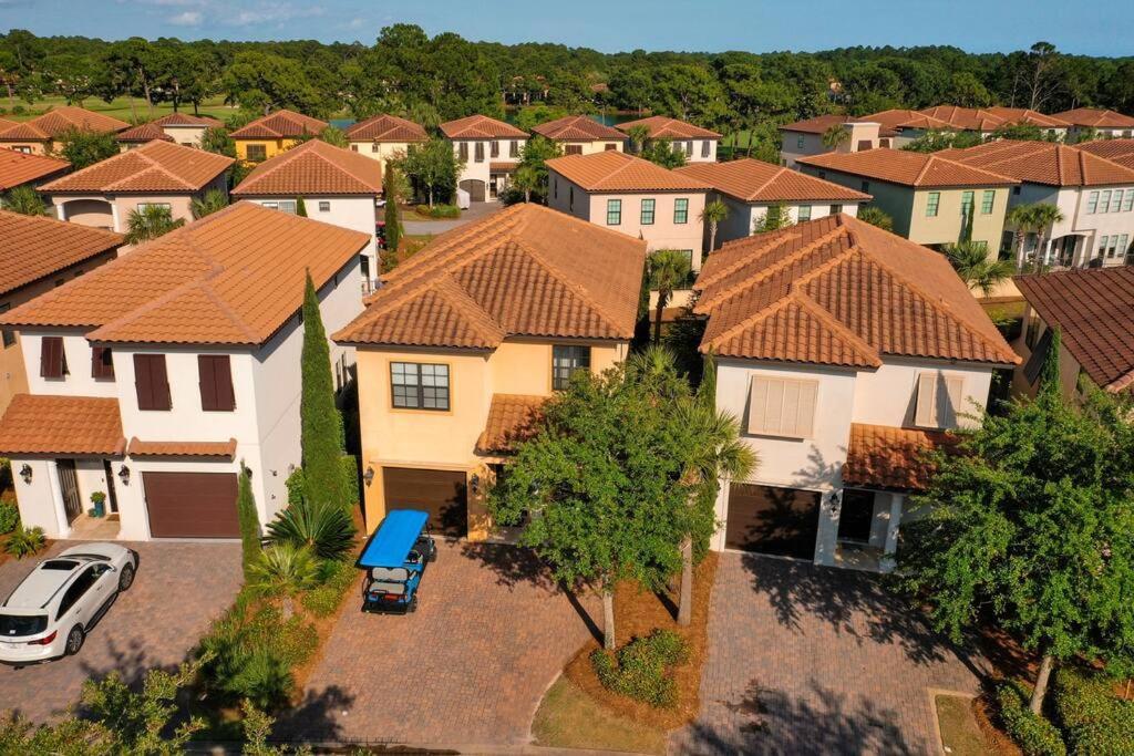 Large 4 Bedroom With Bunk And 2 Golf Carts! Holiday home Destin