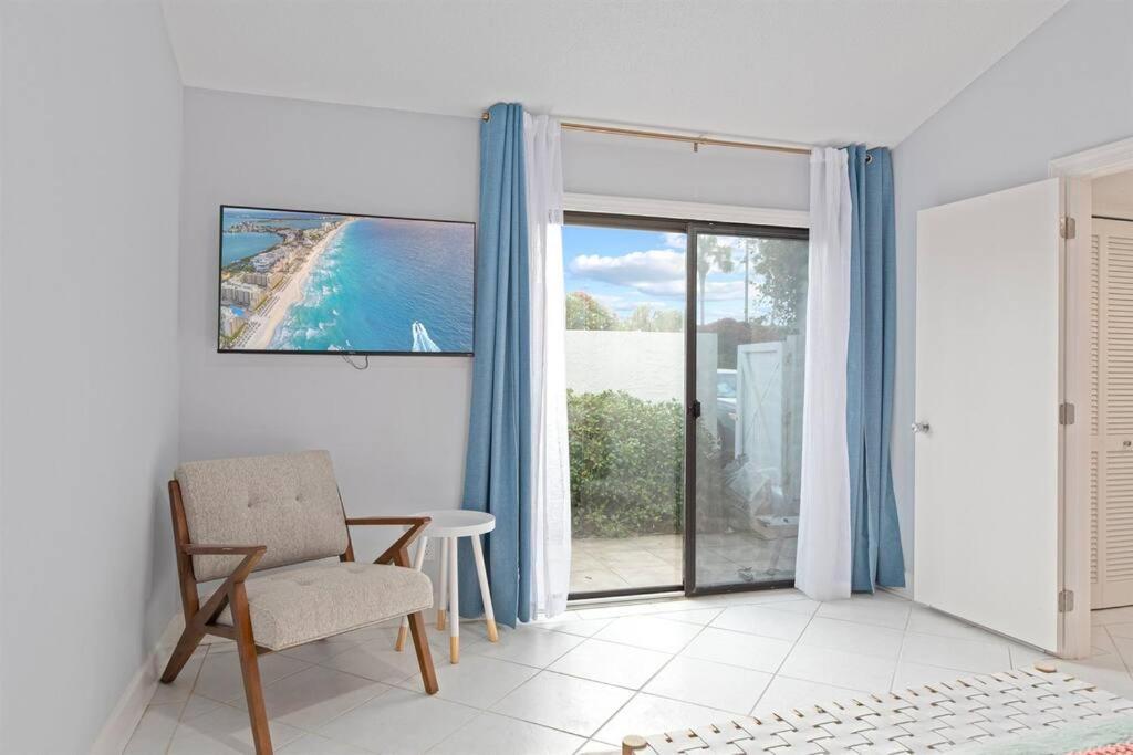 3bd/3ba+gameroom. Pool. Walk 2 Holiday home