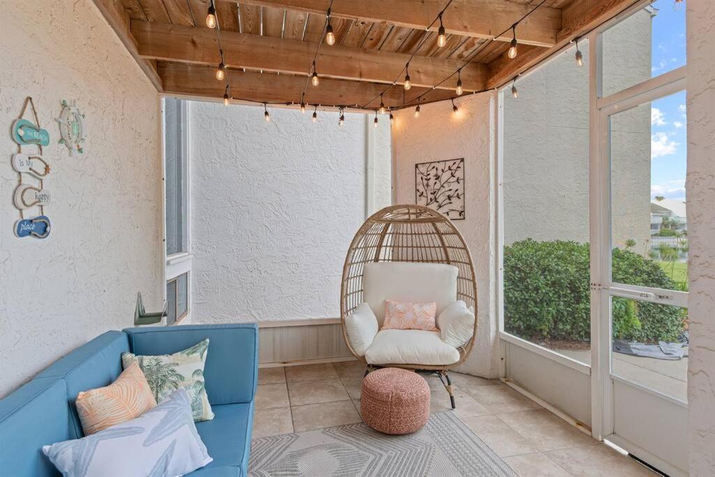 3bd/3ba+gameroom. Pool. Walk 2