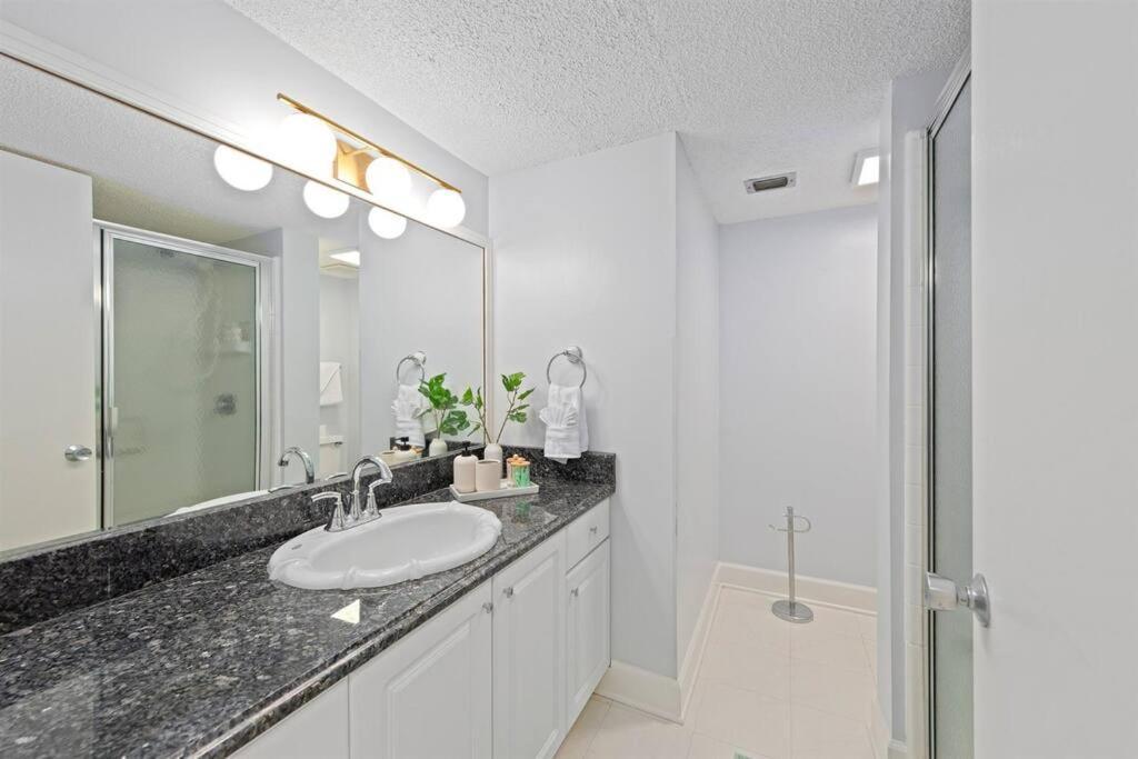 3bd/3ba+gameroom. Pool. Walk 2 Holiday home *