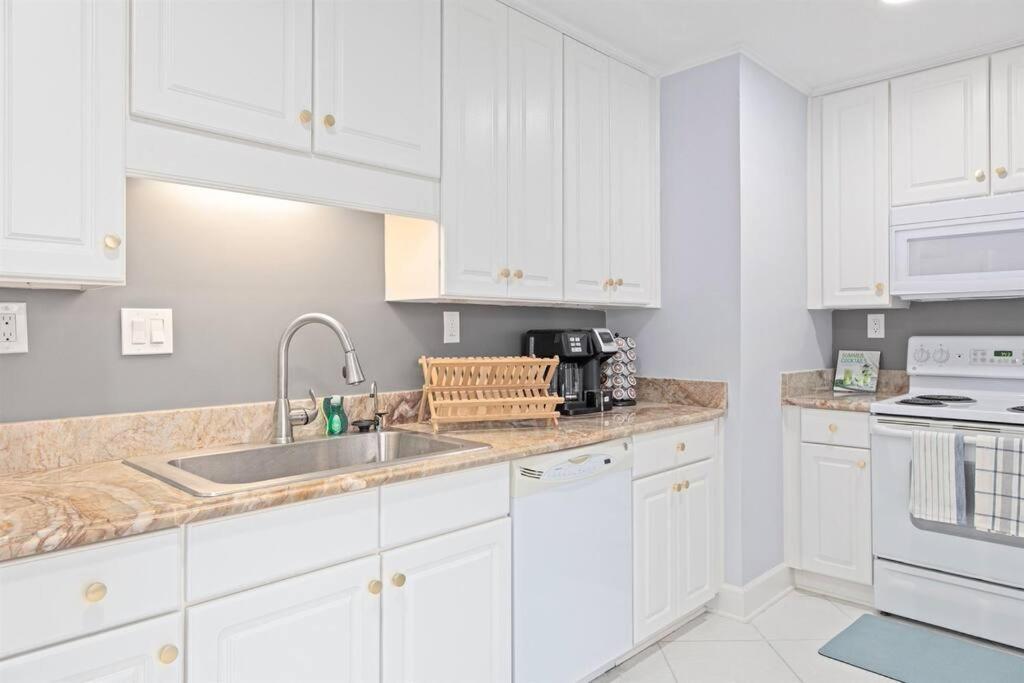 3bd/3ba+gameroom. Pool. Walk 2 Holiday home Destin