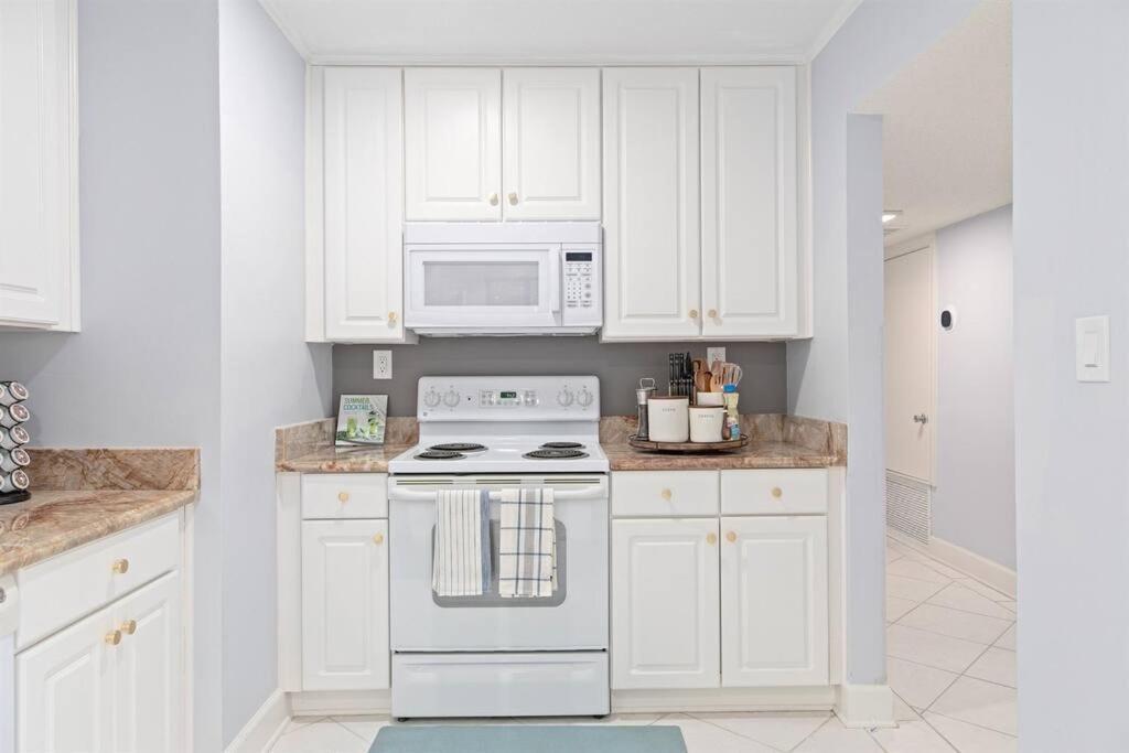 3bd/3ba+gameroom. Pool. Walk 2 Holiday home Destin