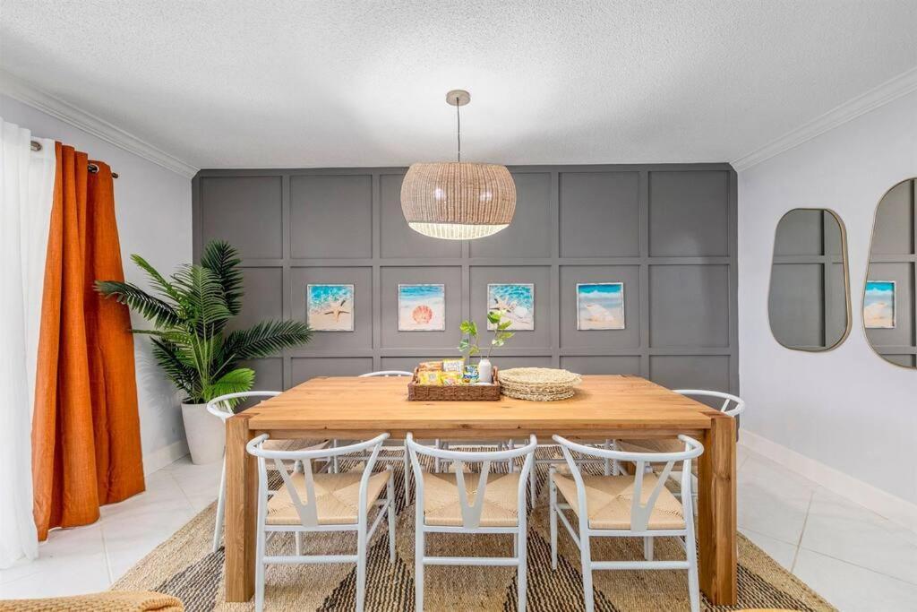 3bd/3ba+gameroom. Pool. Walk 2 Holiday home *