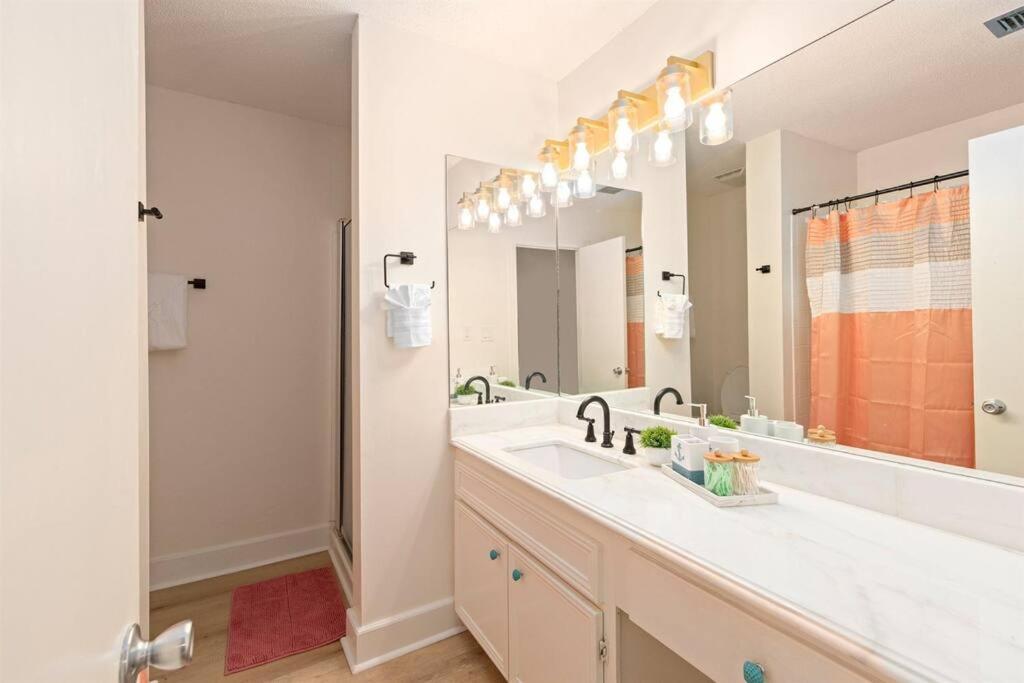3bd/3ba+gameroom. Pool. Walk 2 Holiday home *