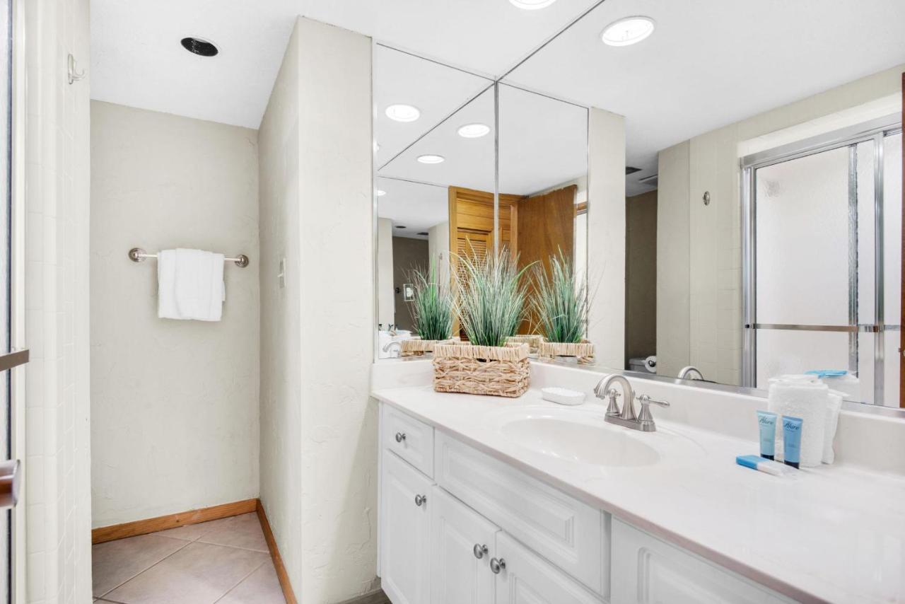 Shoreline Towers Townhouse 4-4 *