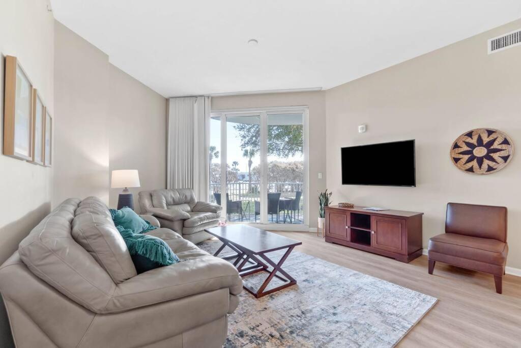 Family Friendly In Heart Of Destin! Style Pool, Tennis Courts Minutes From Apartment