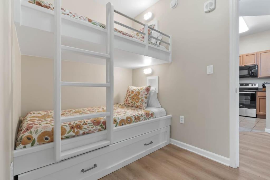 Family Friendly In Heart Of Destin! Style Pool, Tennis Courts Minutes From Destin