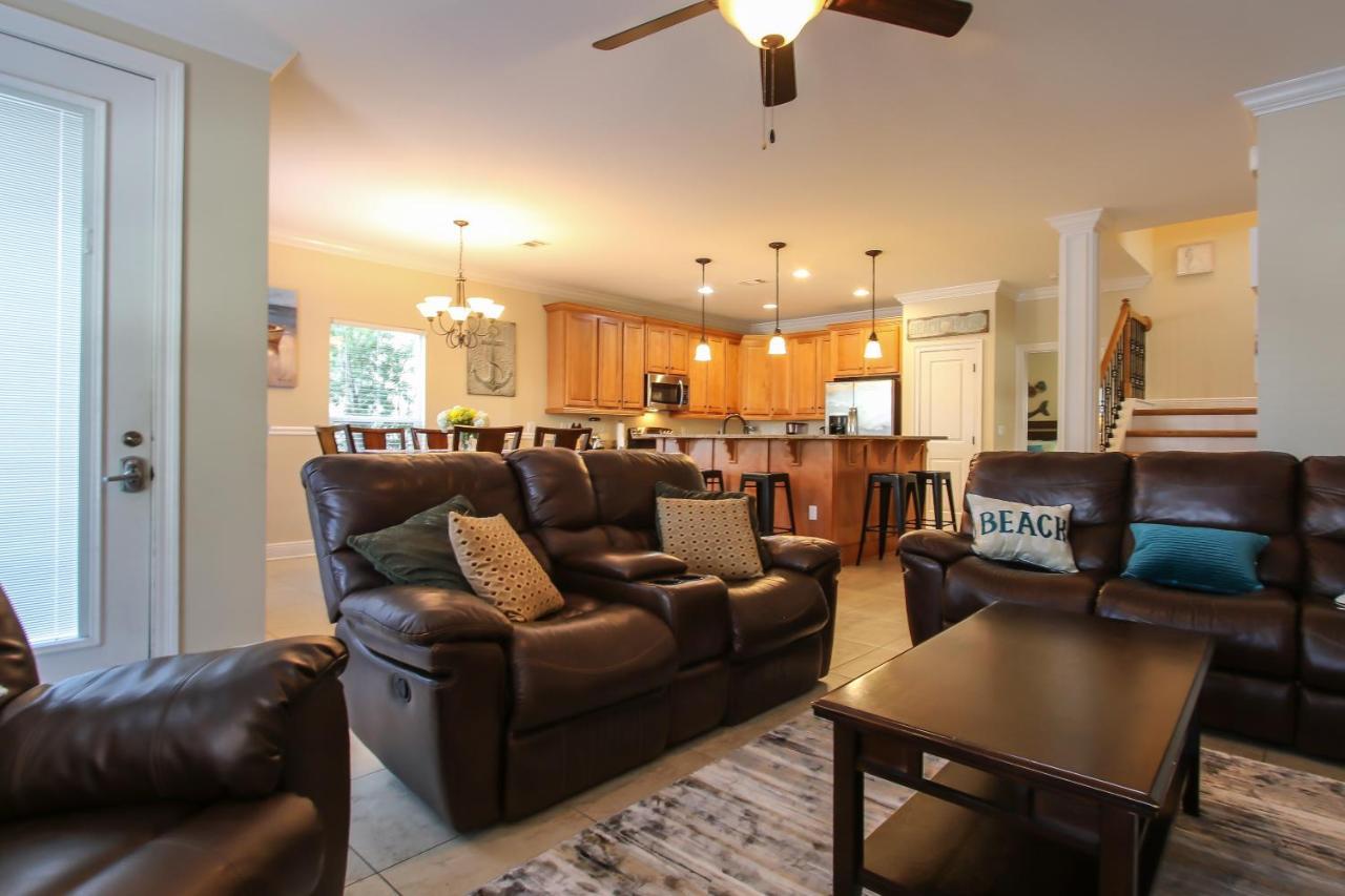 Holiday home Amazing 4 Bedroom Vacation In The Villages Of Crystal Lakes