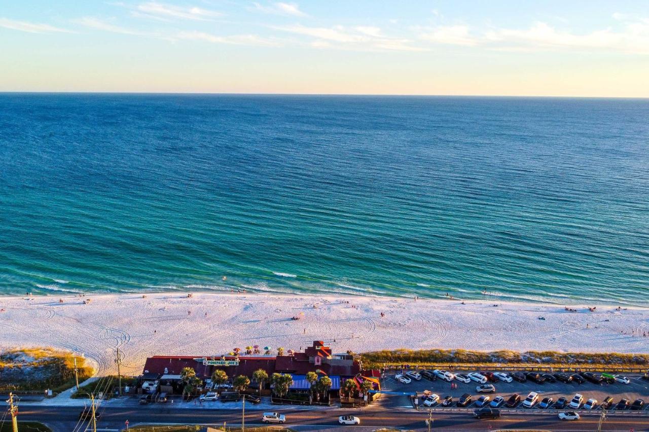 Modern Miramar Townhome, Walk To Ocean! Holiday home