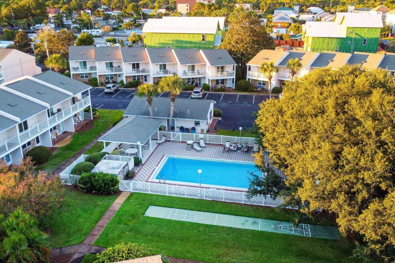 Modern Miramar Townhome, Walk To Ocean! Holiday home *