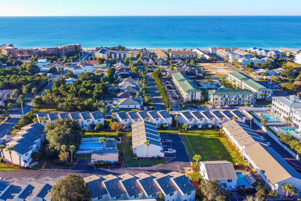 Holiday home Modern Miramar Townhome, Walk To Ocean! *