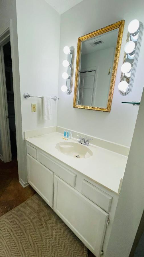 Cute Budget Friendly 2b 1b In The Heart Of Apartment *