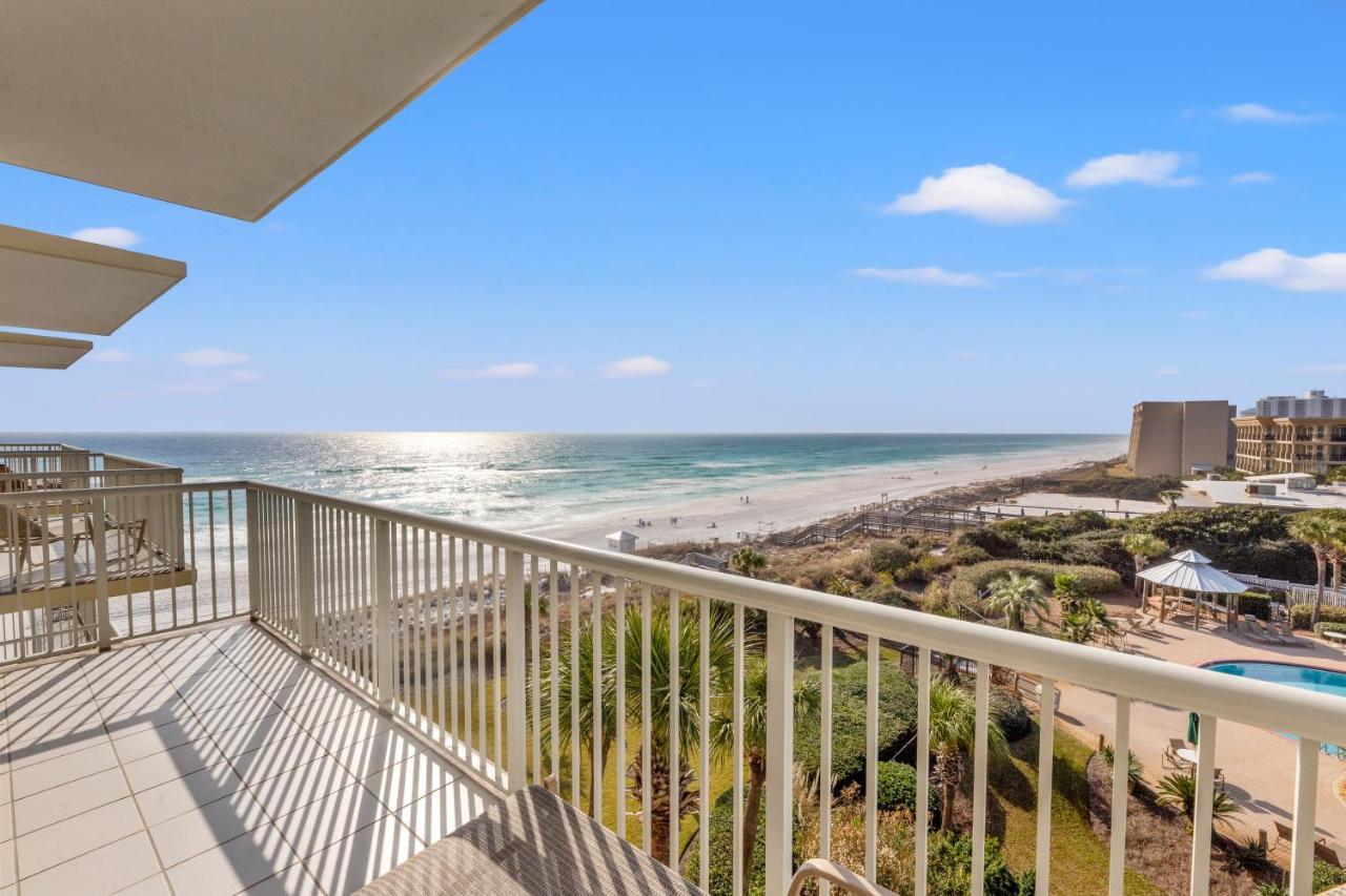 Beachfront Luxury 2bd 2ba With Balcony! Sleeps 6! Holiday home