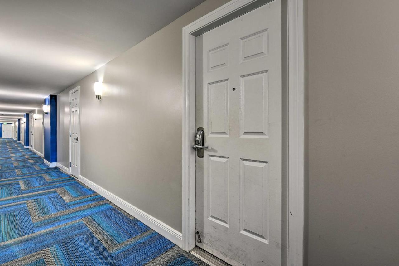 Modern With Balcony - Walk To Beach! * Destin