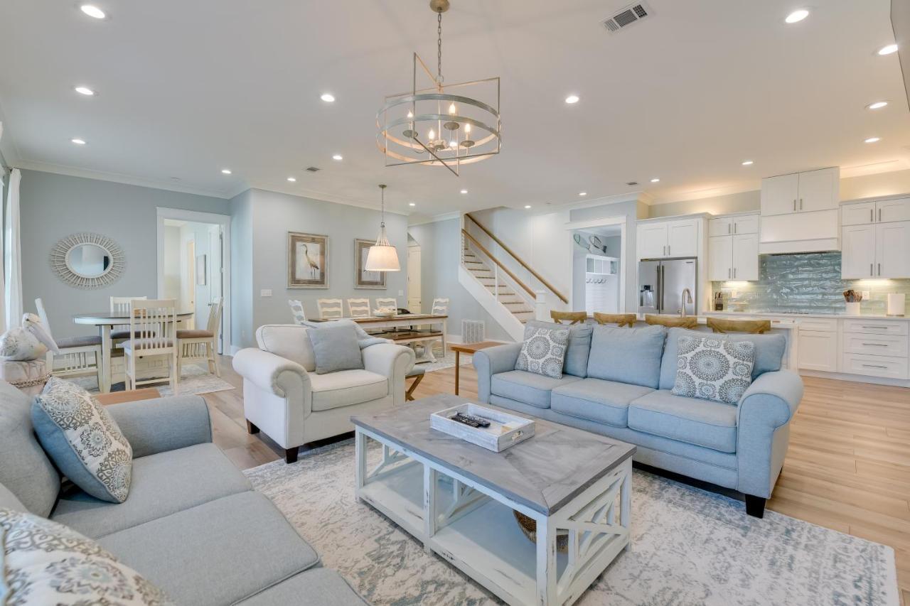 Miramar Retreat With Pool Access And Fireplace! Holiday home Destin