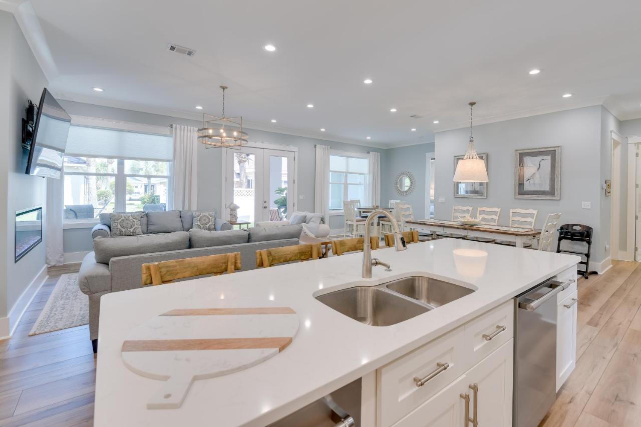 Holiday home Miramar Retreat With Pool Access And Fireplace! Destin