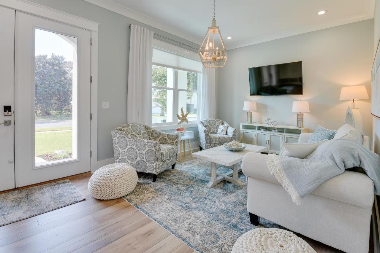 Holiday home Miramar Retreat With Pool Access And Fireplace!