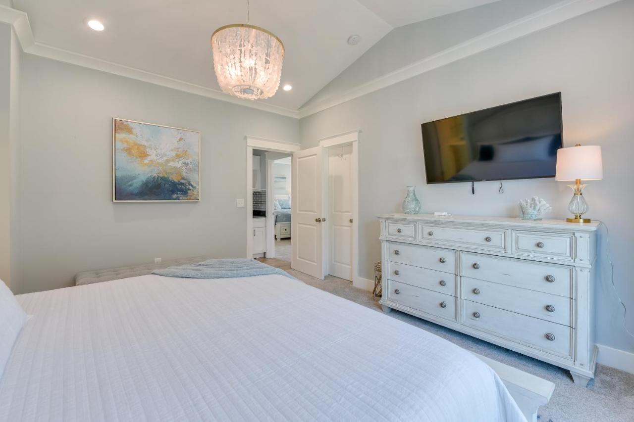 Holiday home Miramar Retreat With Pool Access And Fireplace!