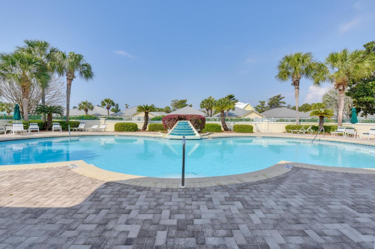 Miramar Retreat With Pool Access And Fireplace! Holiday home Destin