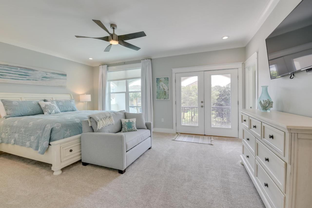 Holiday home Miramar Retreat With Pool Access And Fireplace!