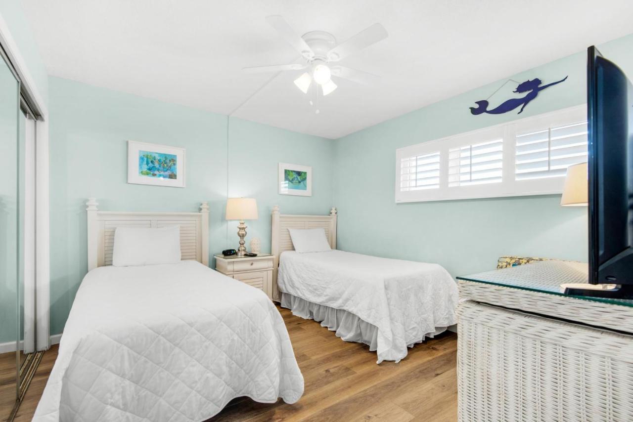 Holiday Surf And Racquet Club 710