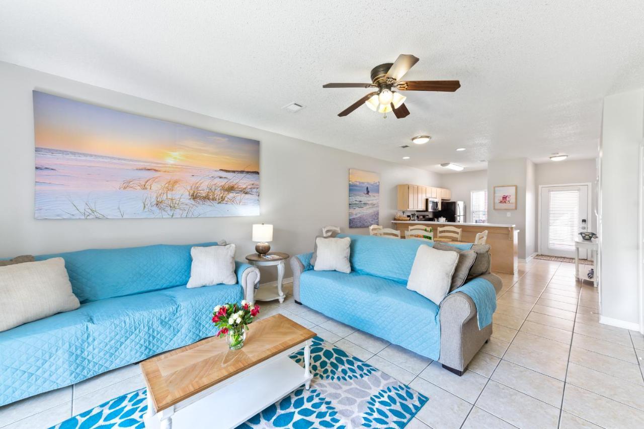 House 5min Walk To Beach, Pool, Close To Shops And Activities *