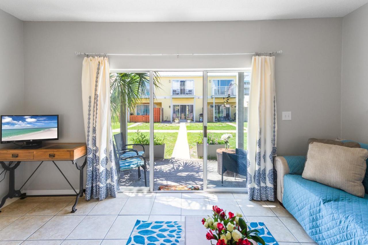 House 5min Walk To Beach, Pool, Close To Shops And Activities