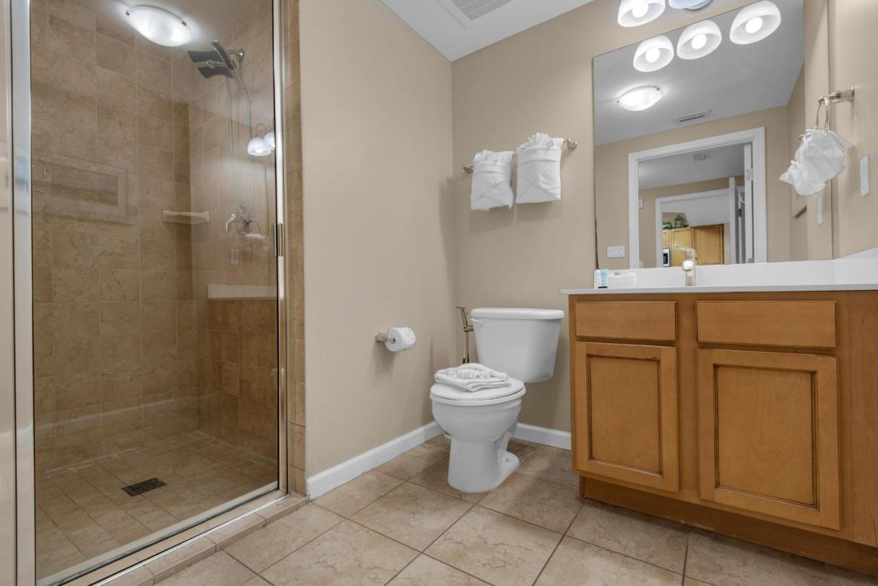 Palms #1813 Jr. 2br *