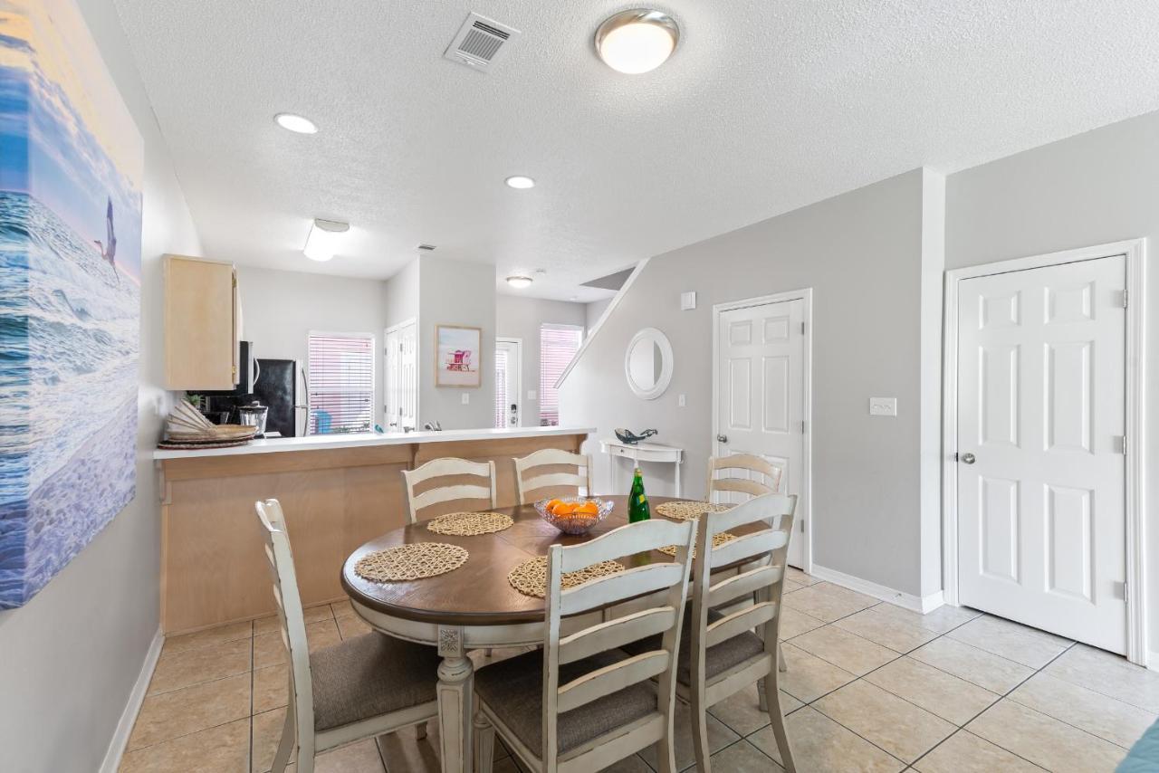 House 5min Walk To Beach, Pool, Close To Shops And Activities