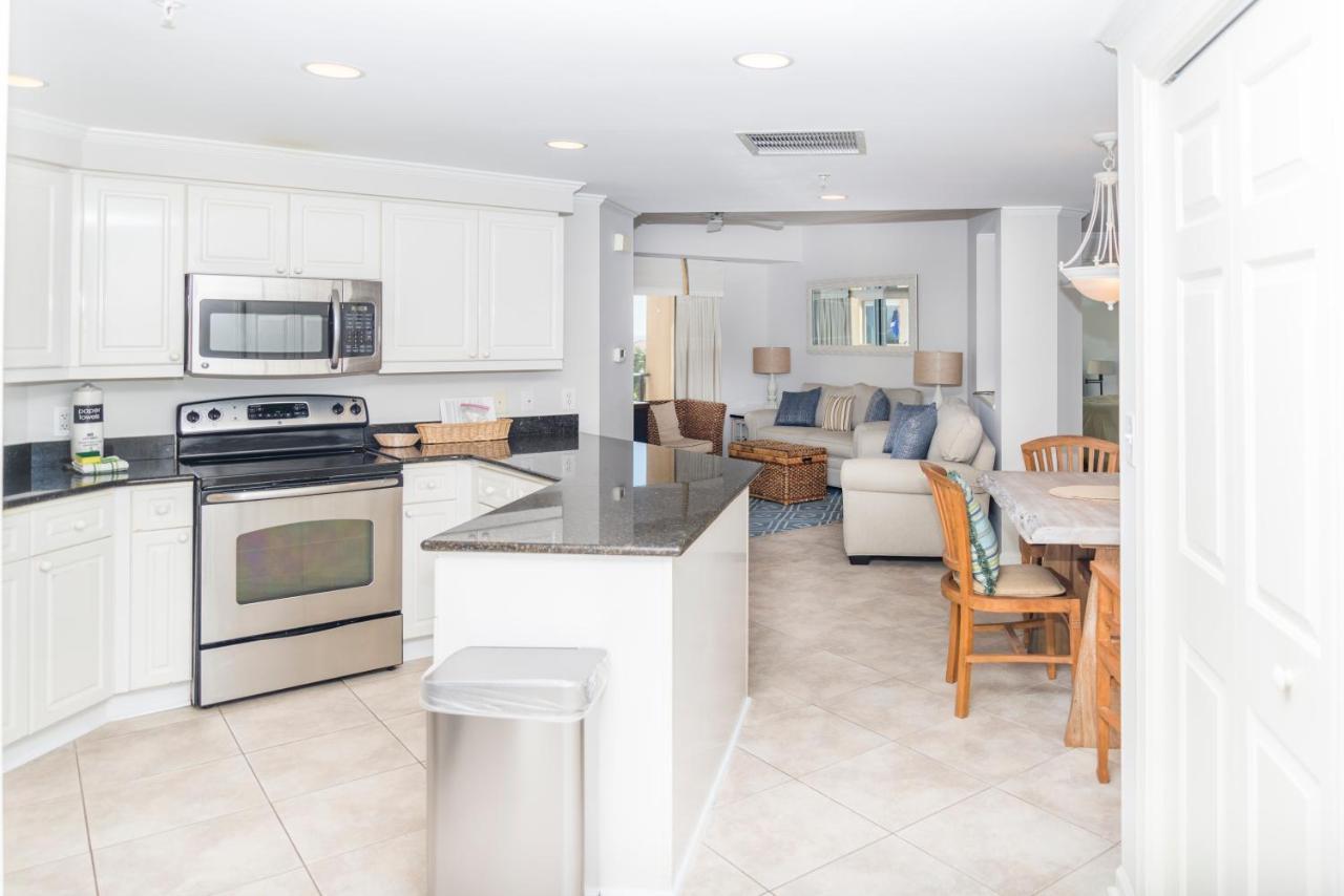 Holiday home Golf Cart. Remodeled Condo! Westwinds 4727 Gulf Front. Larger Floorplan!! Wonderful Pool Destin