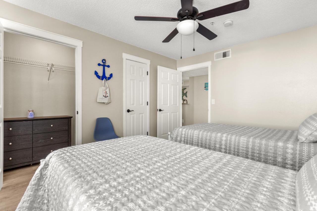 Apartment Seaside Serenity Near With Pool, Gym, Balcony Destin