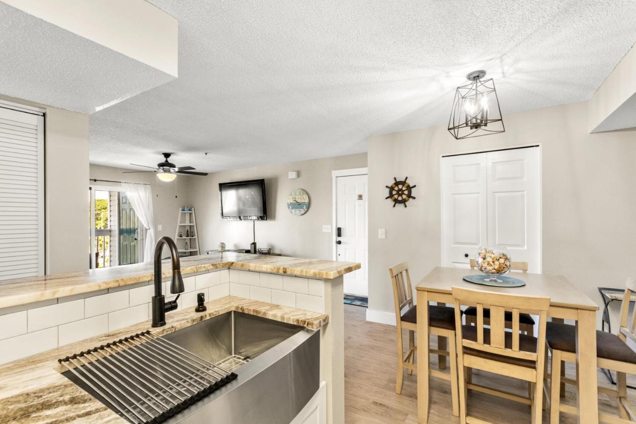 Apartment Seaside Serenity Near With Pool, Gym, Balcony