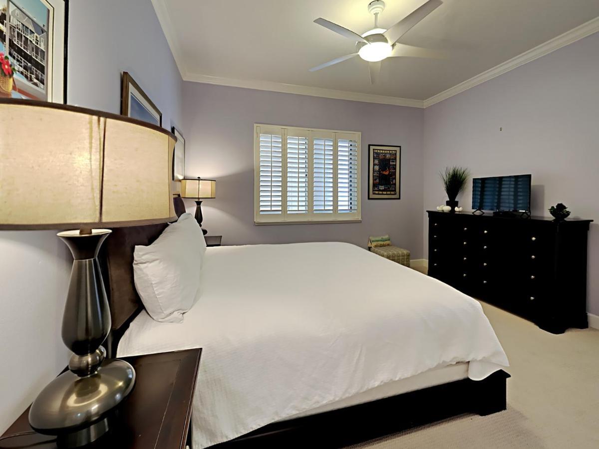 Apartment Harbor Landing 601a