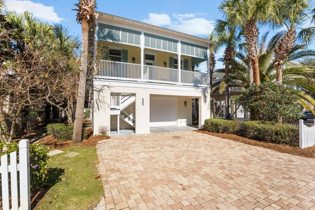 2-story Home, Walk To Beach, Hot Tub, Free Wifi, Pets Ok, Community Pool Access * Destin