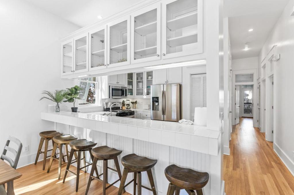 2-story Home, Walk To Beach, Hot Tub, Free Wifi, Pets Ok, Community Pool Access *