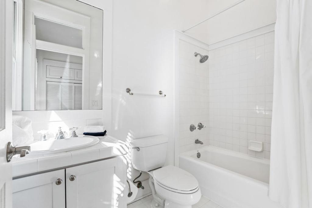 2-story Home, Walk To Beach, Hot Tub, Free Wifi, Pets Ok, Community Pool Access Holiday home *