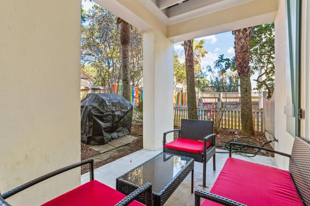 2-story Home, Walk To Beach, Hot Tub, Free Wifi, Pets Ok, Community Pool Access Destin