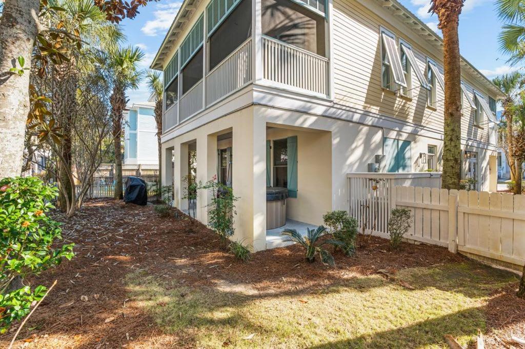 2-story Home, Walk To Beach, Hot Tub, Free Wifi, Pets Ok, Community Pool Access Destin