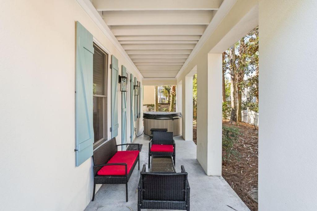 2-story Home, Walk To Beach, Hot Tub, Free Wifi, Pets Ok, Community Pool Access Destin