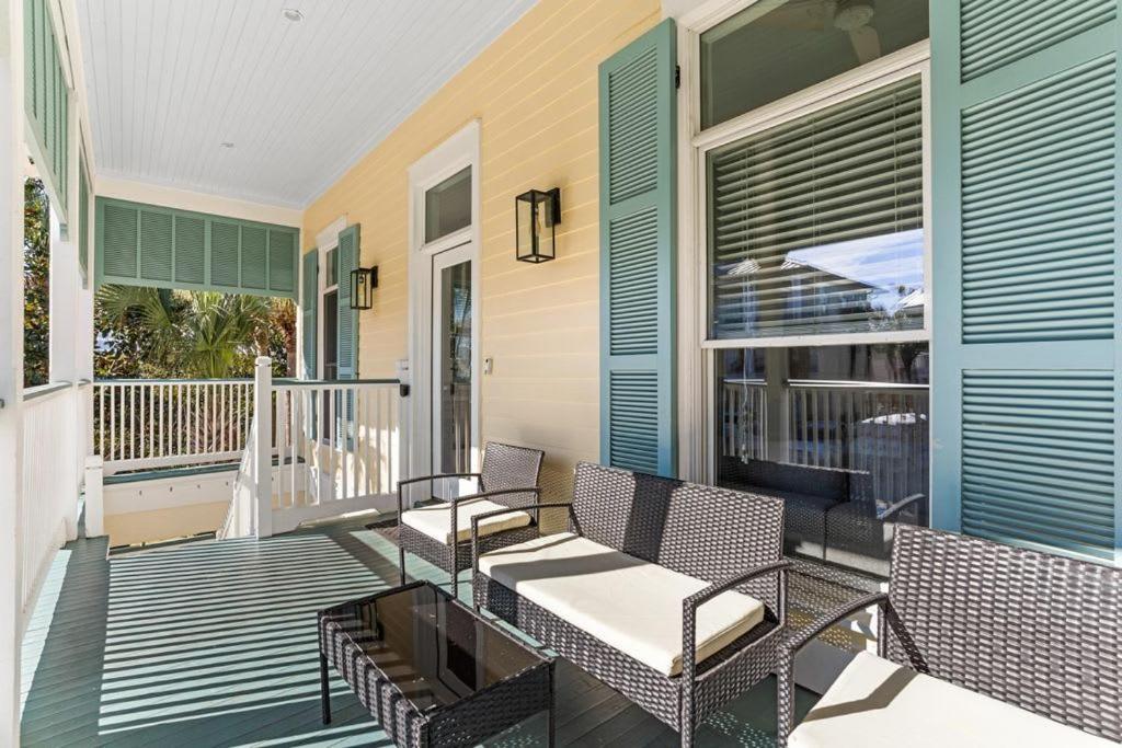 2-story Home, Walk To Beach, Hot Tub, Free Wifi, Pets Ok, Community Pool Access Destin
