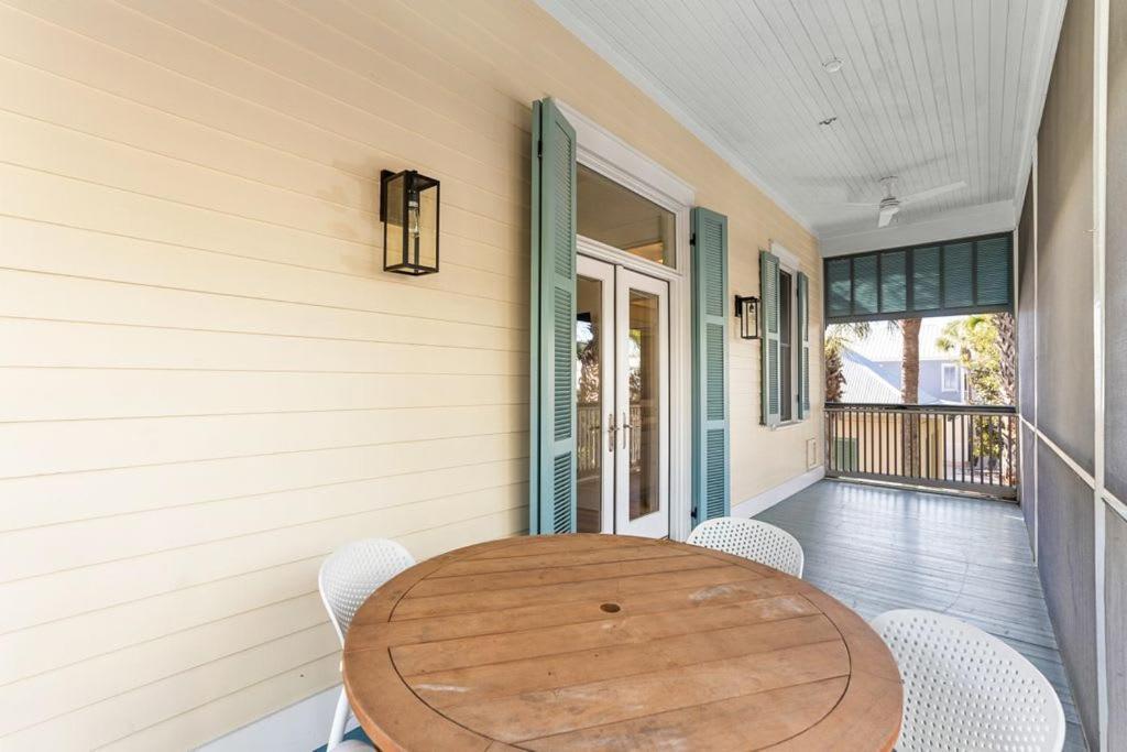2-story Home, Walk To Beach, Hot Tub, Free Wifi, Pets Ok, Community Pool Access Destin